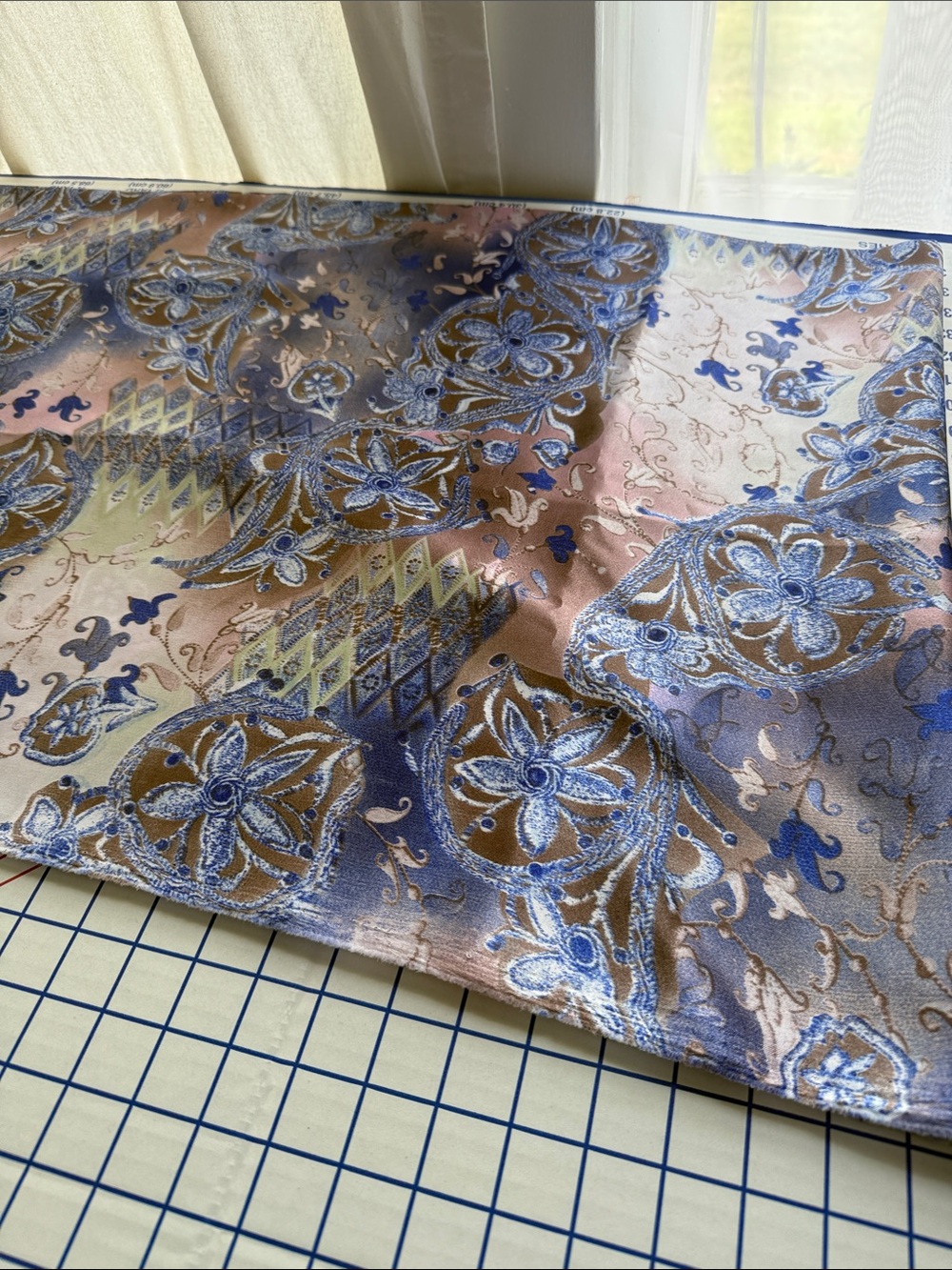 Vintage 90s Satin Fabric 5 Yards Drapey Ornate Floral Medallion Blue Mauve - Picture 5 of 13